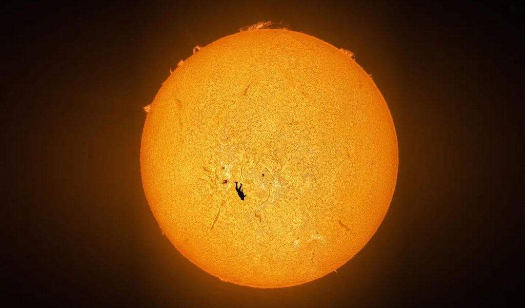 Mutarea centrelor de date în orbită reprezintă o idee îndrăzneață care sfidează granițele tehnologiei actuale, dar începe să atragă tot mai mult interes din partea industriei IT