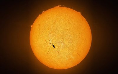 Mutarea centrelor de date în orbită reprezintă o idee îndrăzneață care sfidează granițele tehnologiei actuale, dar începe să atragă tot mai mult interes din partea industriei IT