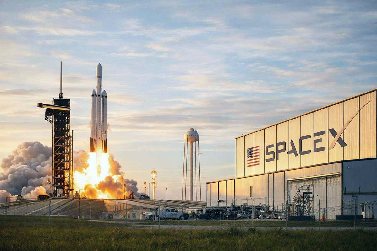 SpaceX pare să-și recalibreze prioritățile în explorarea spațiului, orientându-și atenția mai întâi către recucerirea Lunii, în locul planurilor anterioare pentru un proces avansat de colonizare a Planetei Roșii