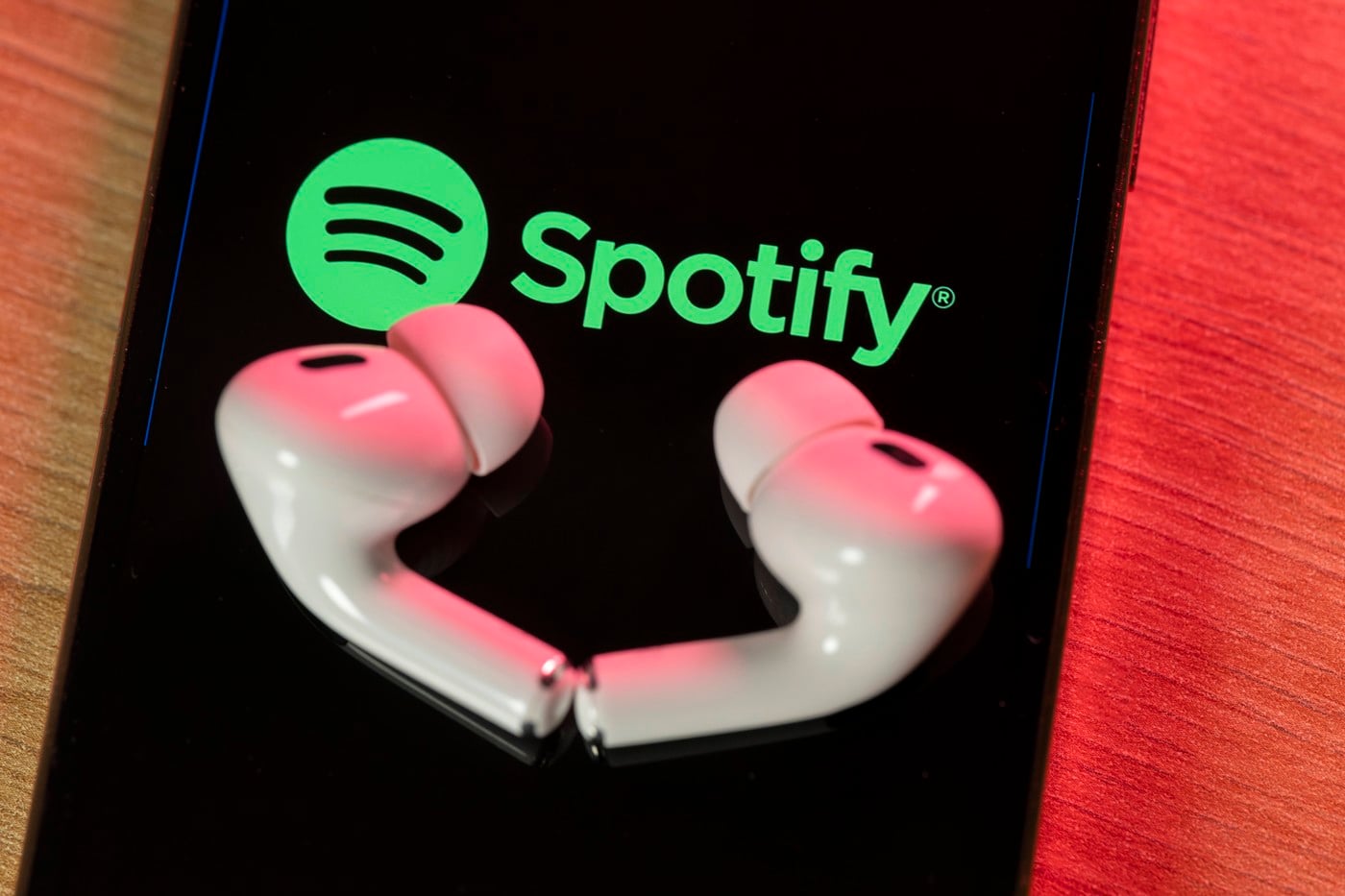 Industria tehnologică traversează o perioadă de transformare radicală, iar schimbările anunțate de către Spotify – unul dintre cei mai importanți jucători din domeniul streaming-ului muzical – marchează un punct de cotitură