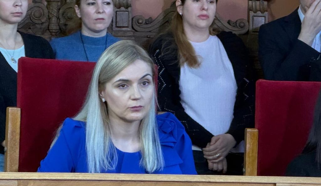 Judecată în instanță pe tema numirii lui Dacian Dragoș în fruntea CCR: un proces cu mize politice și juridice majore Cineva contestă modul în care a fost numit la Curtea Constituțională a României, iar astăzi, la Curtea de Apel București, această dispută ajunge pe masa instanței, într-un proces cu repercusiuni politice și juridice importante