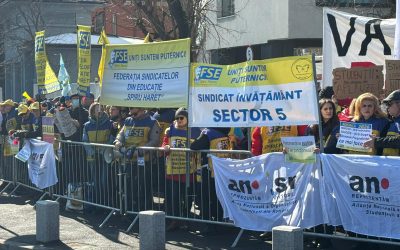 Sindicatele din învățământ protestează în fața Palatului Cotroceni, reclamând măsuri guvernamentale considerate inechitabile pentru salariile din educație Miercuri dimineață, în plină criză politică și economică, reprezentanții sindicatelor din învățământ au organizat un protest spontan în fața Palatului Cotroceni, arătându-și nemulțumirea față de măsurile guvernului în privința reducerii deficitului bugetar