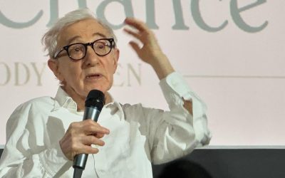 Woody Allen, celebrul regizor și actor american, a fost dintotdeauna învăluit în controverse, dar în ultimii ani, legăturile sale cu persoane influente și activitățile sale private au devenit subiecte de interes din ce în ce mai spinoase