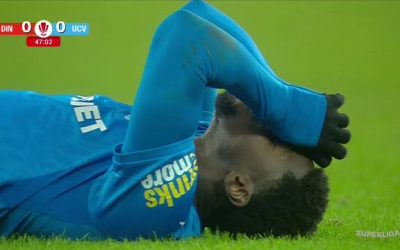 Universitatea Craiova afectată de o accidentare gravă în derby-ul cu Dinamo Într-un moment crucial al derby-ului dintre Universitatea Craiova și Dinamo, desfășurat pe Arena Națională, echipa olteană a fost lovită de o veste proastă în repriza secundă
