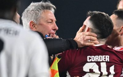 CFR Cluj reacționează după incidentele de la derby-ul cu U Cluj CFR Cluj a emis un comunicat oficial în urma incidentelor petrecute la finalul derby-ului local cu U Cluj, disputa încheindu-se cu victoria echipei din Gruia, scor 3-2