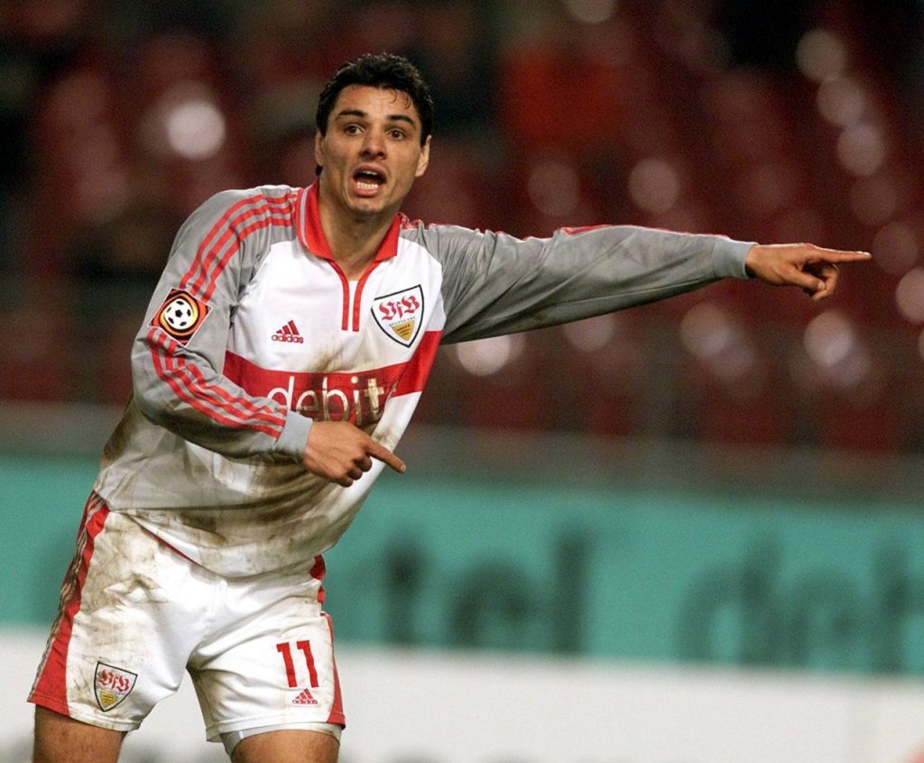 Ionel Ganea își exprimă aprecierea pentru aportul lui Darius Olaru la Dinamo Ionel Ganea, un nume emblematic în fotbalul românesc datorită carierei sale la VfB Stuttgart și a prestațiilor în naționala României, a oferit recent câteva declarații interesante despre situația curentă a echipei Dinamo București