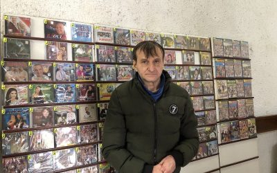 Sibian de 30 de ani vinde CD-uri în centru: „Cumpăr și vârstnici, și tineri”