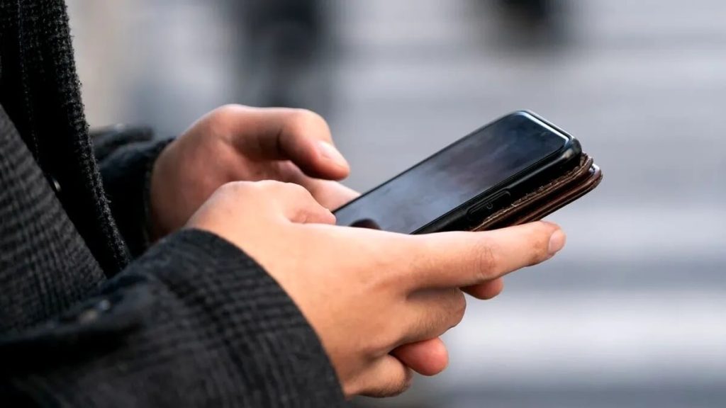 Agenții AI integrați în platformele de chat, creați pentru a automatiza răspunsurile și a accelera comunicarea,dobândesc o putere din ce în ce mai mare în mediul digital