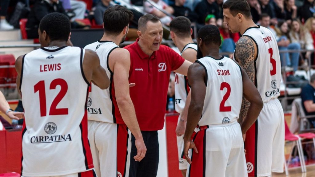 Final Eight-ul Cupei, epicentrul baschetului românesc la Oradea În aceste zile, Oradea devine capitala baschetului românesc, găzduind Final Eight-ul Cupei, un eveniment de referință pentru iubitorii acestui sport