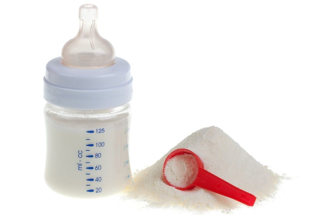 Nestlé România extinde rechemarea lanțului de produse pentru sugari, după noile teste europene Nestlé România a decis să extindă, oficial, rechemarea a două loturi de formulă de lapte pentru sugari, în urma noilor metode de testare adoptate de autoritățile europene de profil