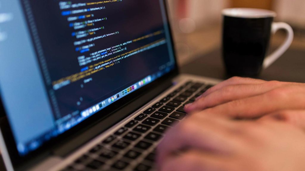 Inteligența artificială a revoluționat modul în care dezvoltăm software, reducând dramatice timpul necesar pentru a transforma o idee în realitate