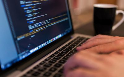 Inteligența artificială a revoluționat modul în care dezvoltăm software, reducând dramatice timpul necesar pentru a transforma o idee în realitate