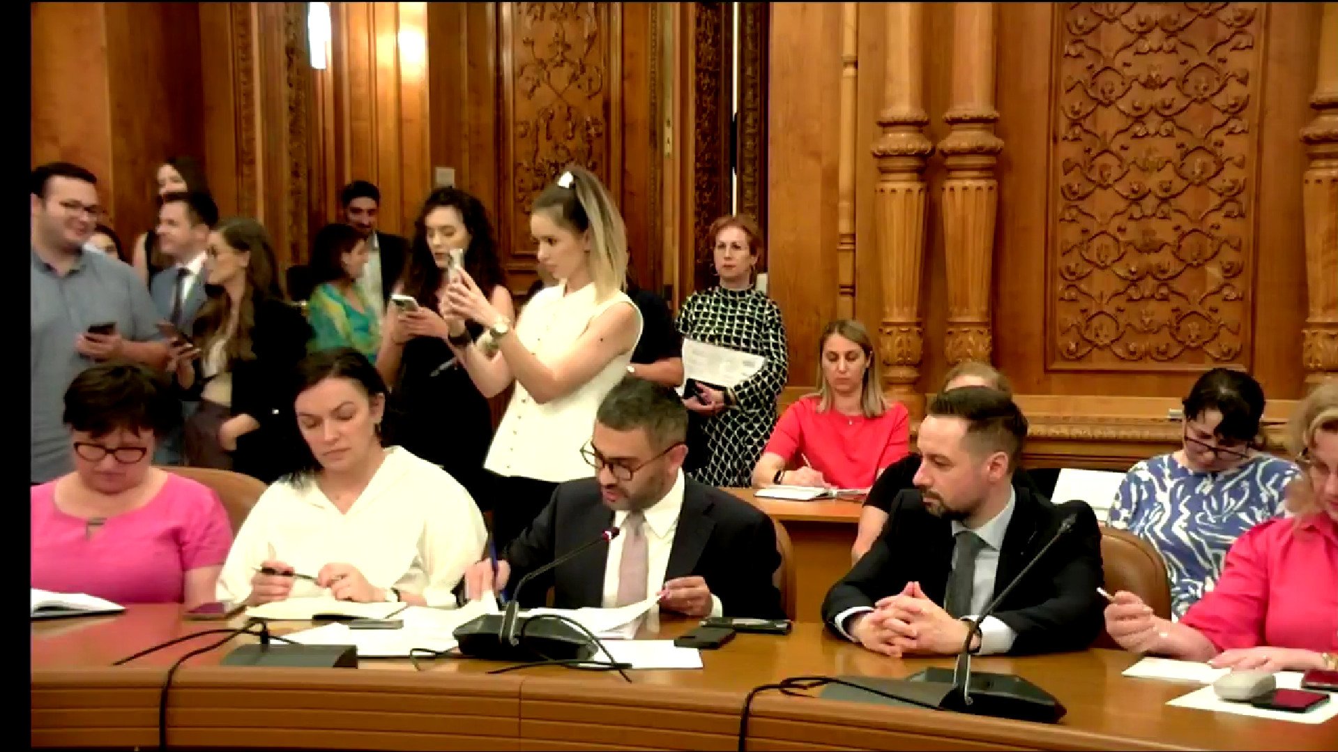 Ministrul Muncii promite restructurări majore în domeniul protecției sociale, într-un efort de a reformula și eficientiza servicii esențiale pentru cetățeni Ministrul Muncii, Florin Manole, a anunțat miercuri o serie de măsuri majore de reorganizare a Ministerului Muncii și Protecției Sociale, proiect ce va fi prezentat public în termen de trei săptămâni