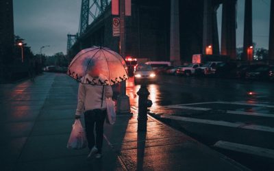 Fotografia nocturnă fără trepied pare, la prima vedere, o misiune imposibilă