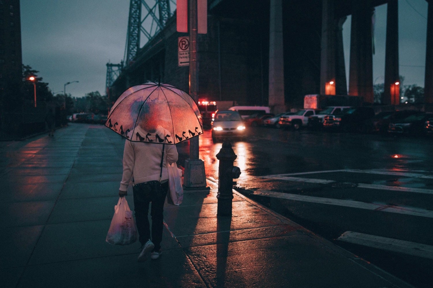 Fotografia nocturnă fără trepied pare, la prima vedere, o misiune imposibilă