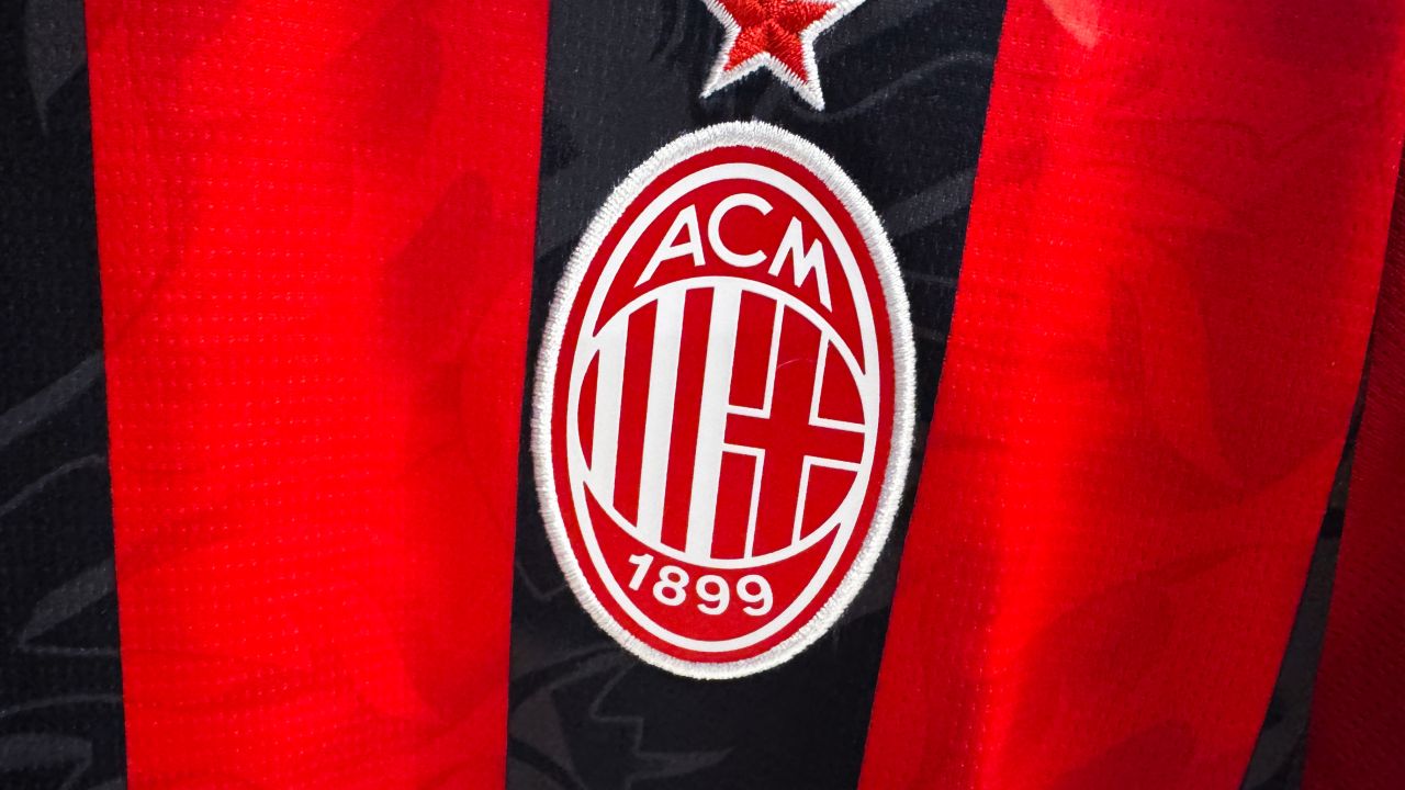 AC Milan intenționează să achiziționeze un لاعب român!