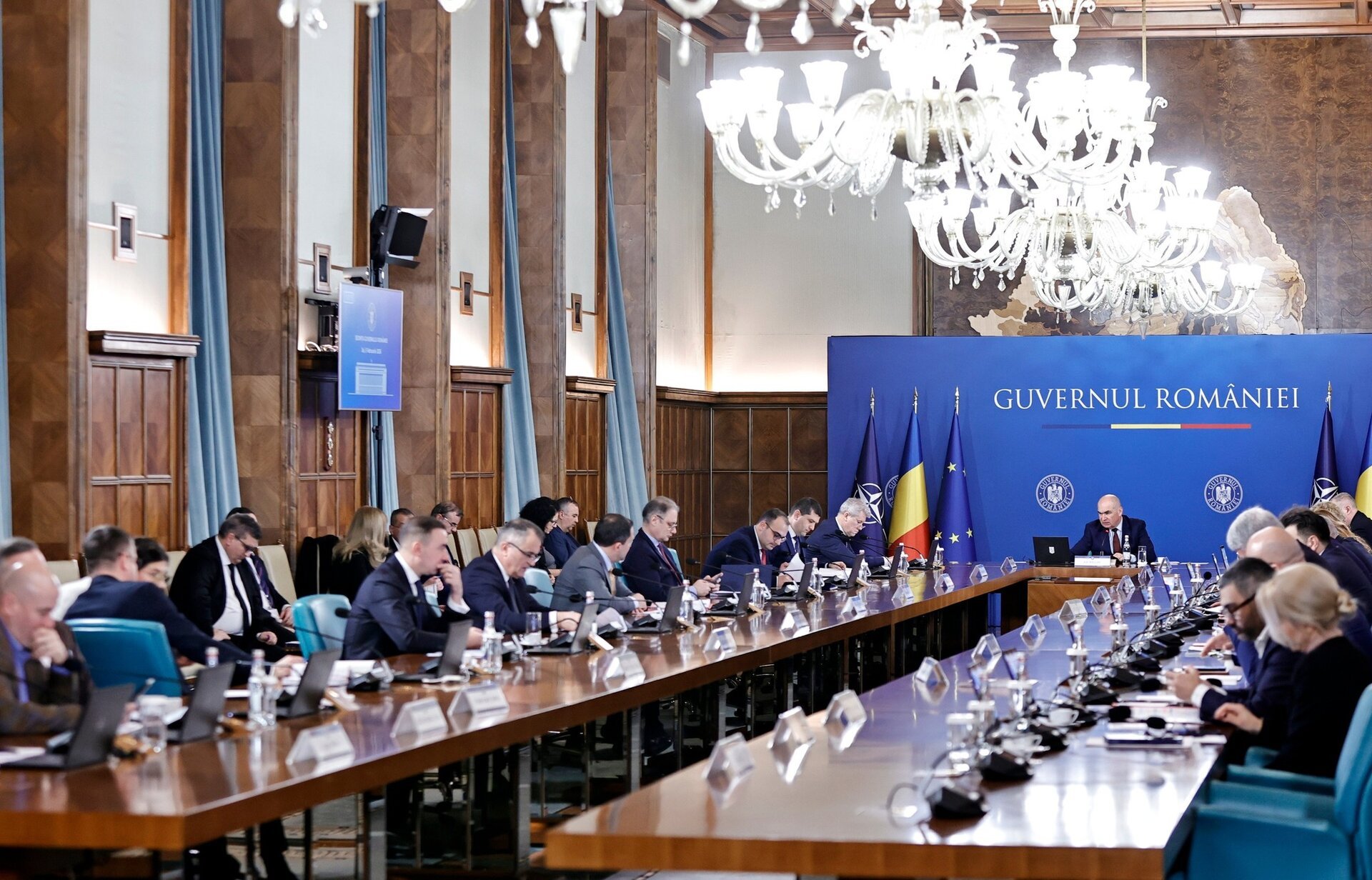 Guvernul renunță la reducerea cheltuielilor în sectorul cultural aflat sub autoritatea locală și a ministerului de resort Decizia Guvernului de a nu impune măsuri de reducere a cheltuielilor sau a personalului în instituțiile culturale publice aGenerat o serie de interpretări și reacții în rândul specialiștilor și operatorilor din domeniu