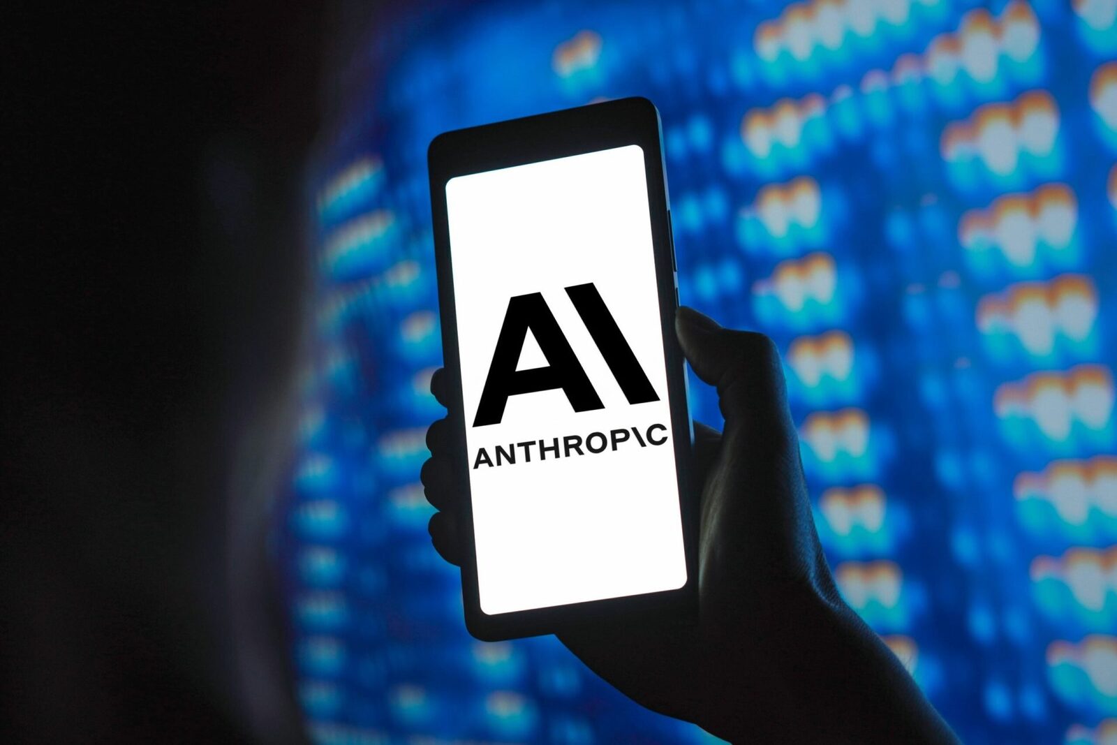 Dramă în lumea tehnologiei: Anthropic distruge cărți pentru a accelera digitalizarea, într-un proces secret și controversat După ani de zile în care companii precum Google sau Microsoft au investit masiv în digitalizarea bibliotecilor și arhivelor, o nouă și surprinzătoare inițiativă IoT-urilor din domeniul inteligenței artificiale scoate la iveală o față neașteptată a progresului tehnologic