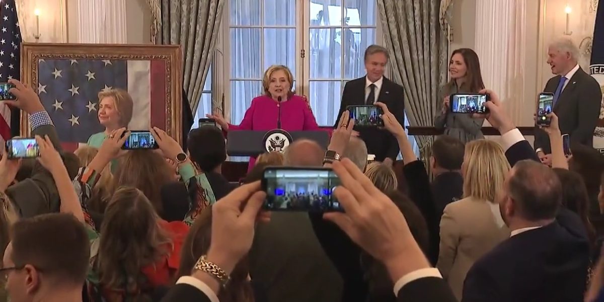 hillary-clinton-sua-statele-unite-washington-departamentul-de-stat-portret-tablou-politica-americana.jpeg - JurnalDirect