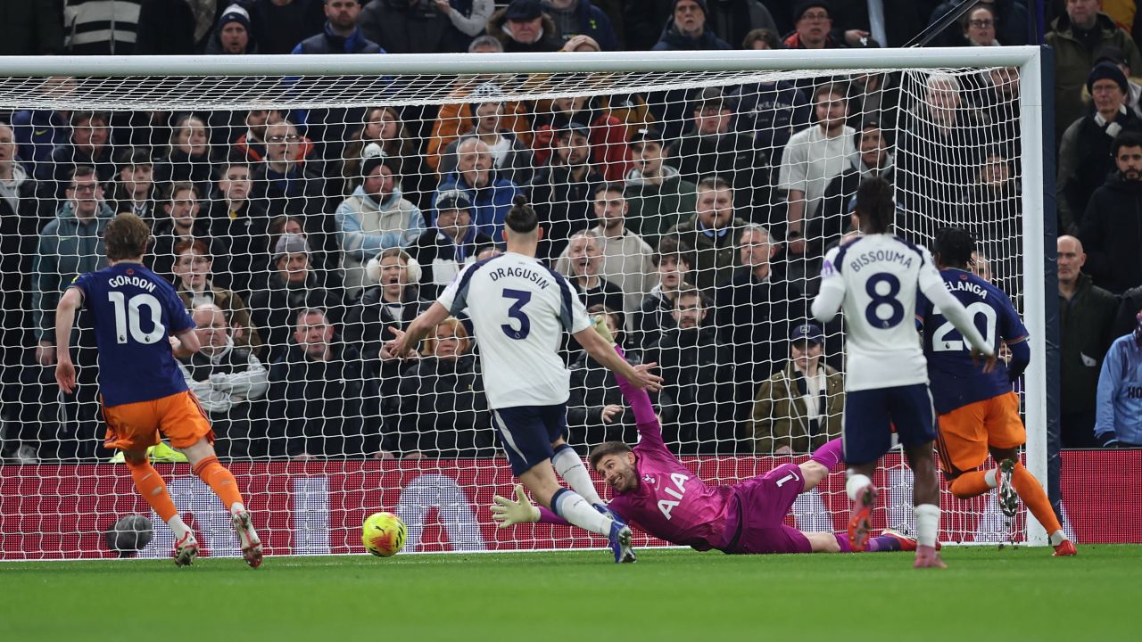 Tottenham pierde acasă 1-2 în fața lui Newcastle, Drăgușin afectat.