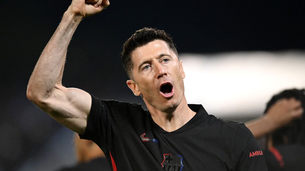 Robert Lewandowski la o răscruce: Ce urmează pentru starul Barcelonei? Robert Lewandowski, vârful de lance al echipei FC Barcelona, se află într-un moment crucial al carierei sale, la 37 de ani