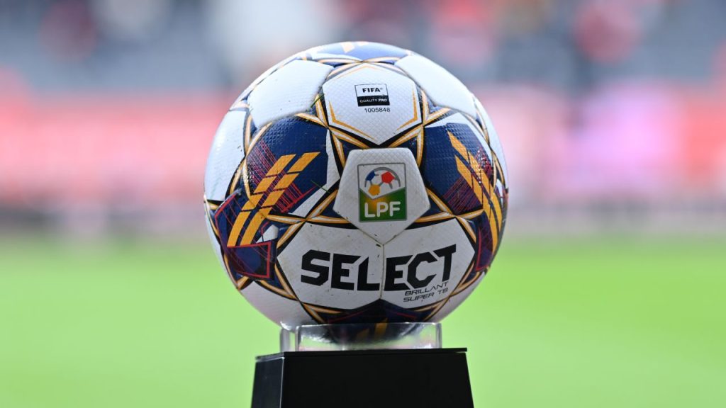 FCSB, în căutarea unui fost jucător din Superligă: Marian Huja pe radarul roș-albaștrilor FCSB pare să fie din nou pe calea unor întăriri strategice, având în vedere zvonurile recente care îl vizează pe Marian Huja