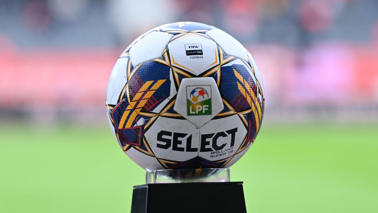 FCSB, în căutarea unui fost jucător din Superligă: Marian Huja pe radarul roș-albaștrilor FCSB pare să fie din nou pe calea unor întăriri strategice, având în vedere zvonurile recente care îl vizează pe Marian Huja