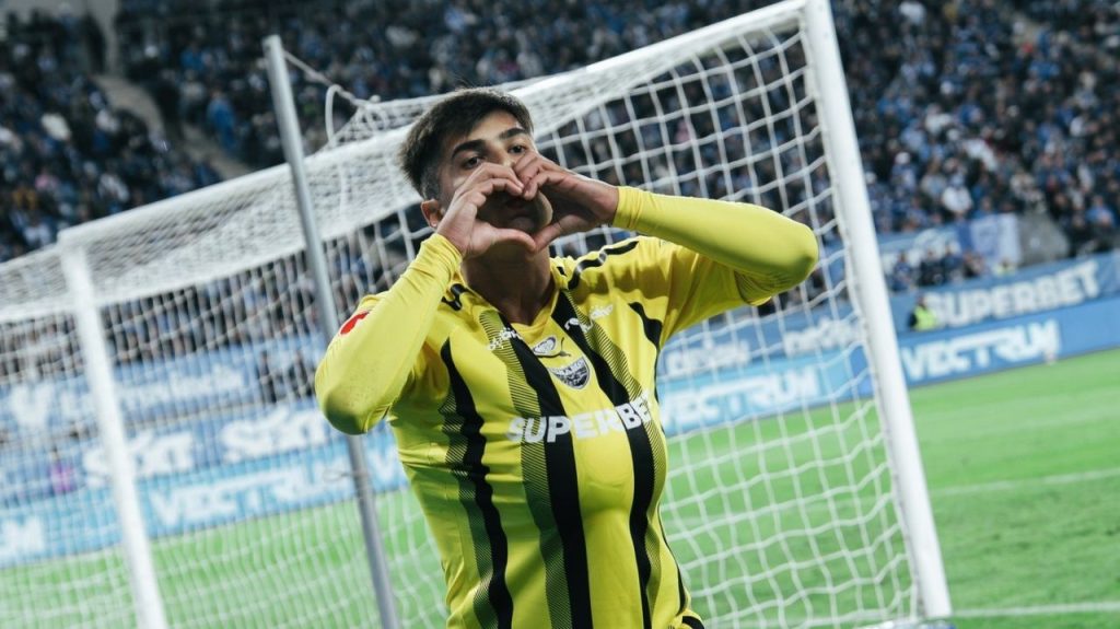 Sferturile de finală prind contur: Echipele din Grupa D își înfruntă destinele Grupa D a competiției s-a dovedit a fi una plină de suspans și confruntări de intensitate maximă, iar echipele calificate în sferturile de finală sunt acum cunoscute