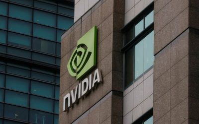 Nvidia a înregistrat rezultate financiare record în ultimul trimestru, depășind cu mult așteptările pieței, pe fondul exploziei cererii pentru tehnologia de inteligență artificială (AI)