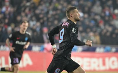 Daniel Bîrligea, eroul echipei în confruntarea cu Oțelul Galați Într-o seară electrizantă pentru fanii FCSB, Daniel Bîrligea a strălucit pe teren, reușind să marcheze două goluri decisive în meciul cu Oțelul Galați, disputat pe stadionul din Copou