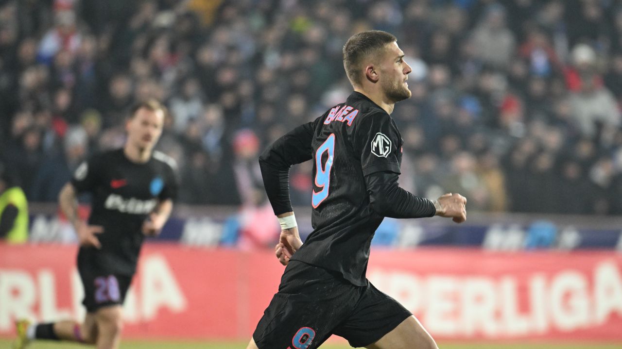 Daniel Bîrligea, eroul echipei în confruntarea cu Oțelul Galați Într-o seară electrizantă pentru fanii FCSB, Daniel Bîrligea a strălucit pe teren, reușind să marcheze două goluri decisive în meciul cu Oțelul Galați, disputat pe stadionul din Copou