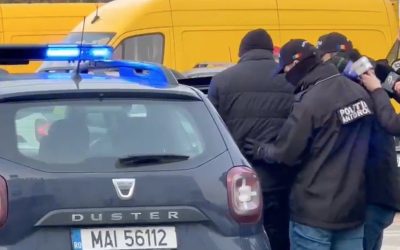 Patru persoane reținute în cel mai amplu dosar de înșelăciune în domeniul pariurilor sportive din ultimii ani Autoritățile române au reușit să dezmembreze o rețea de înșelători care opera cu scopul de a păcăli jucătorii în domeniul pariurilor sportive