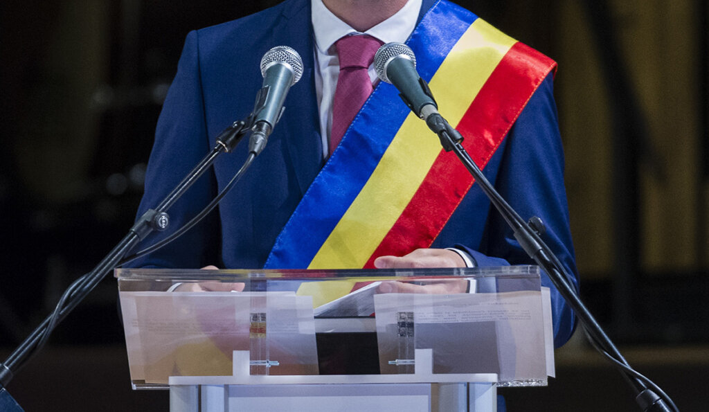 primar-banderola-investire-tricolor-administratie.jpg - JurnalDirect
