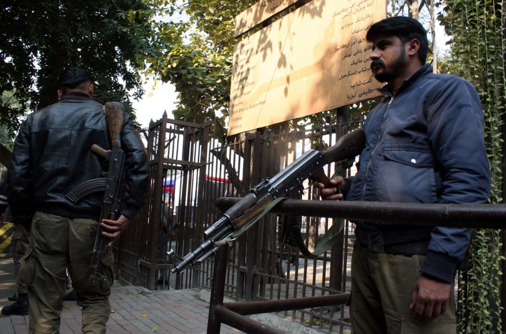 Doar după trei zile de confruntări dure, autoritățile pakistaneze au reușit să recucerească controlul asupra unui oraș strategic din sud-vestul țării, aflat în mâinile insurgenților separatiști