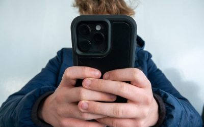 Cehia se pregătește să impună restricții stricte pentru accesul minorilor la rețelele sociale, marcând o schimbare majoră în abordarea europenă privind protecția copiilor în mediul digital