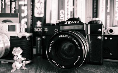 Într-o eră dominată de tehnologii inteligente, internet rapid și gadget-uri care fac totul în același timp, se observă tot mai clar o tendință contrastantă: oamenii revin la ceea ce părea demodat, la simplitatea obiectelor analogice