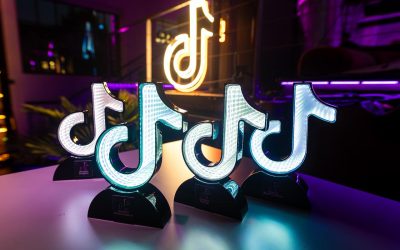 Autoritățile europene au făcut un anunț important despre riscurile pe care le ascunde utilizarea platformei TikTok, acuzând aplicația de socializare ca fiind proiectată pentru a crea dependență