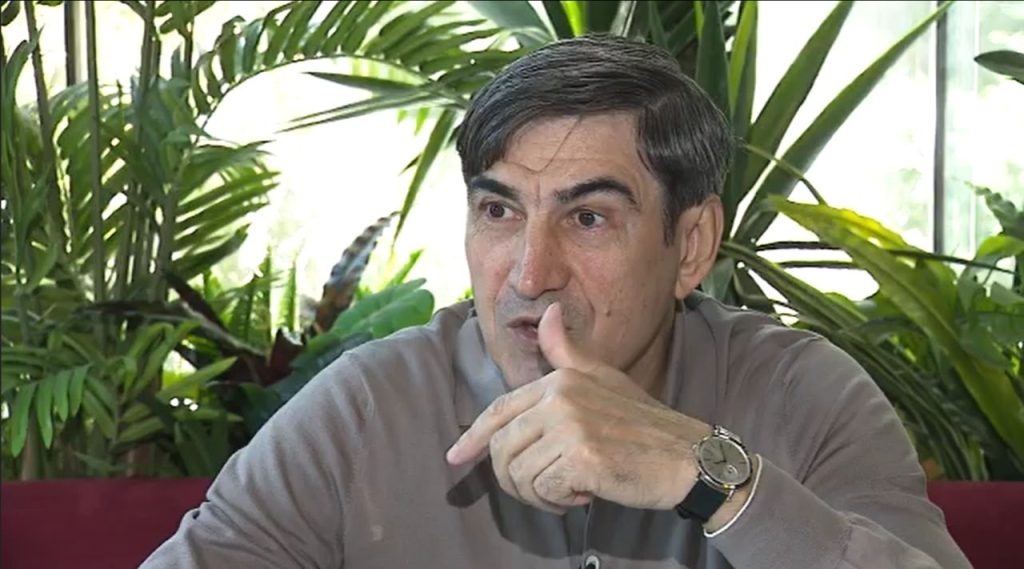 Sezonul Superligii: Tensiune maximă cu două etape înainte de final Actualul sezon al Superligii României se dovedește a fi unul dintre cele mai echilibrate din istoria recentă, iar competiția pentru titlu și locurile de play-off rămâne extrem de intensă cu doar două etape rămase până la finalul sezonului regulat