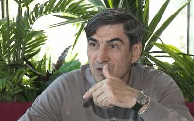 Sezonul Superligii: Tensiune maximă cu două etape înainte de final Actualul sezon al Superligii României se dovedește a fi unul dintre cele mai echilibrate din istoria recentă, iar competiția pentru titlu și locurile de play-off rămâne extrem de intensă cu doar două etape rămase până la finalul sezonului regulat