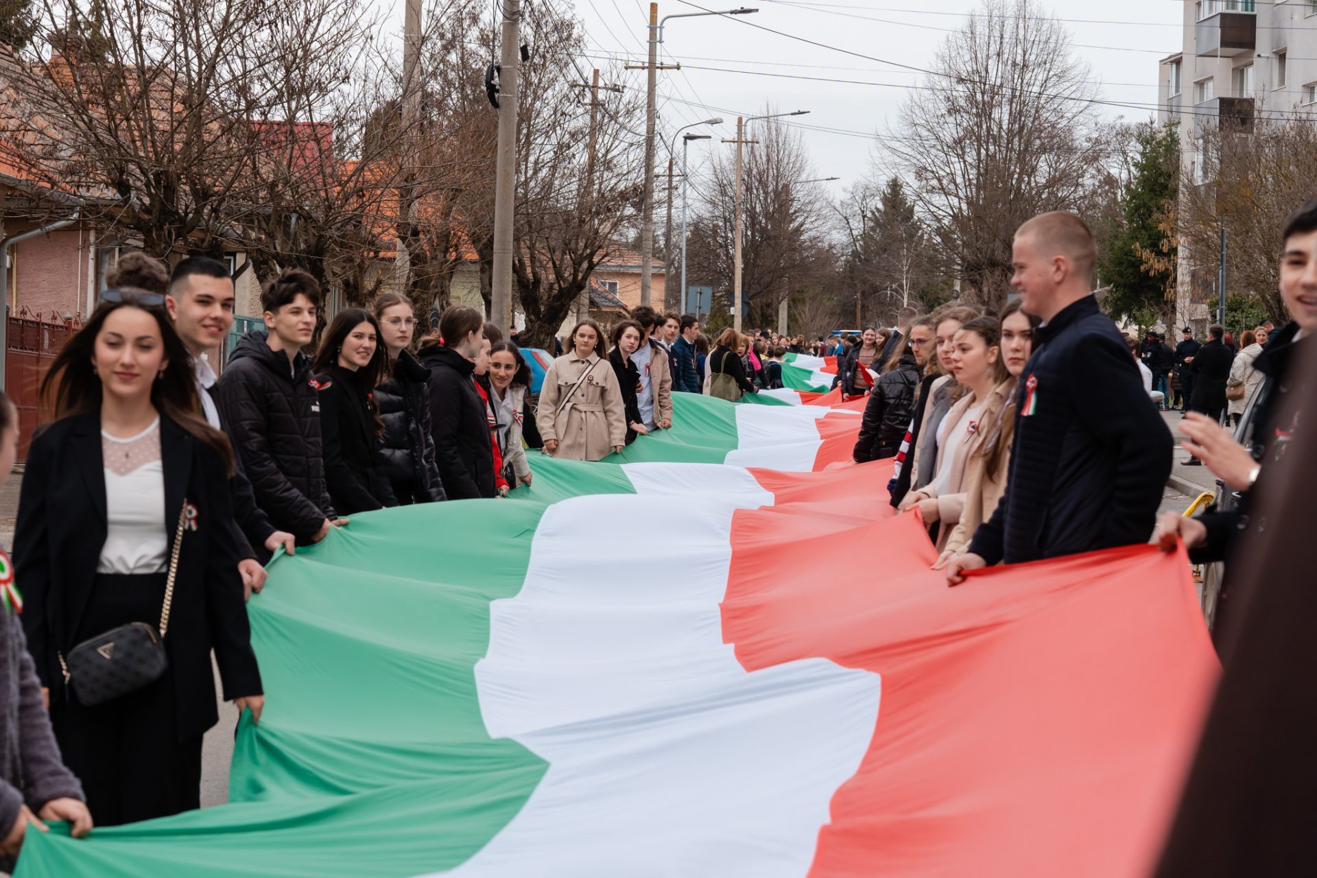 Ziua Maghiarilor de Pretutindeni, marcată cu entuziasm la Târgu Secuiesc, a fost un eveniment plin de simbolism și încărcat emoțional, care a reunit câteva mii de locuitori ai zonelor cu populatie maghiară din sud-estul României