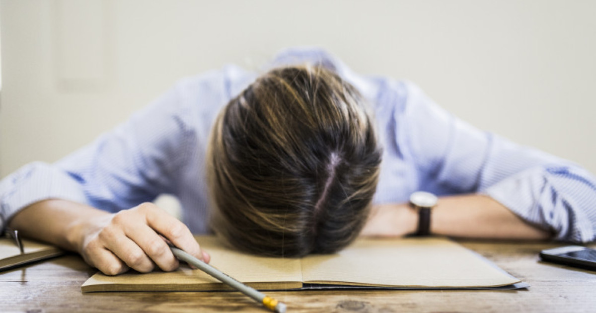 Senatul a respins legislația care viza prevenirea epuizării profesionale, cunoscută și sub termenul de burnout, fiind o veste îngrijorătoare pentru mediul laboral din România, unde problemele sănătății mintale ale angajaților au devenit tot mai pregnante