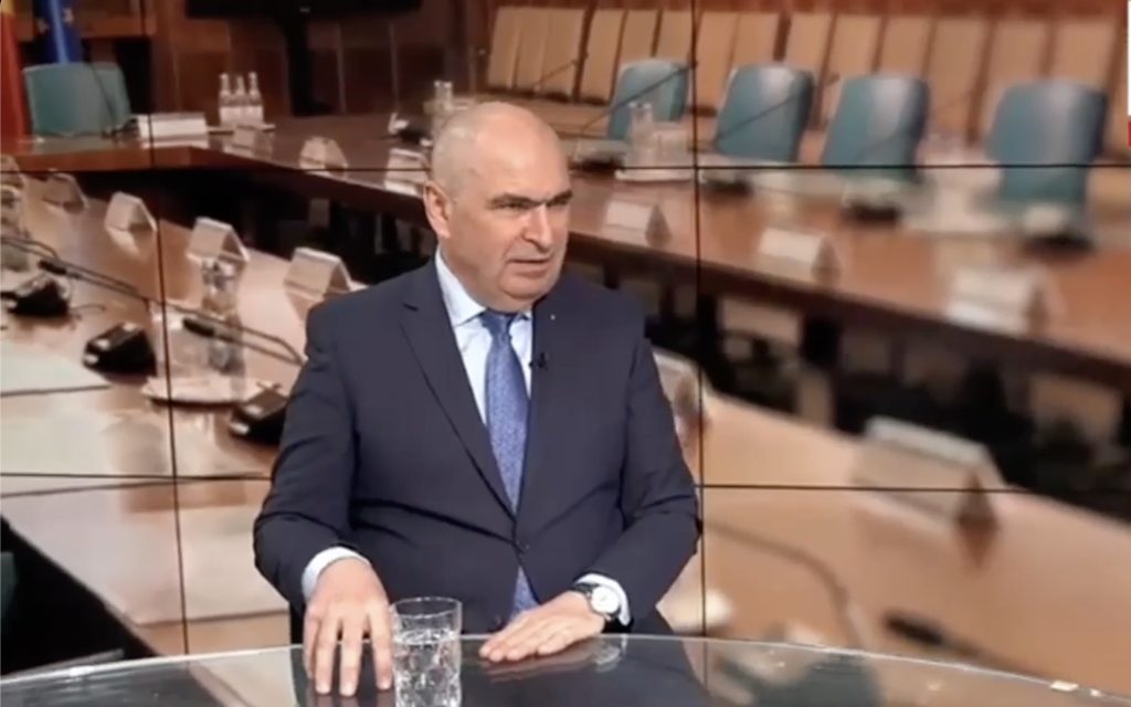 Premierul Ilie Bolojan a ieșit, marți seara, cu declarații rezervate referitoare la informațiile că liberalii analizează posibilitatea unei colaborări cu AUR, pentru a-și asigura o majoritate în Parlament în cazul în care PSD, principalul partid de opoziție, decide să se retragă de la guvernare