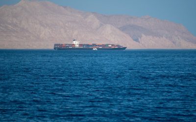 Iranul închide Strâmtoarea Ormuz navelor din porturile apropiate „dușmanilor”