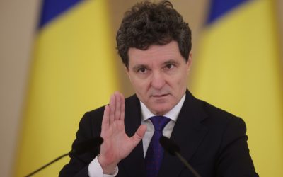 Președintele Nicuşor Dan vrea stabilitate politică, dar rămâne precaut în privința ieșirii din criza parlamentară Tensiunile din Parlamentul României și recentele dificultăți în formarea unei majorități stabile continuă să fie un subiect central, însă președintele NICUȘOR DAN optează pentru o abordare optimistă, exprimându-și dorința ca majoritatea parlamentară să fie una durabilă în timp