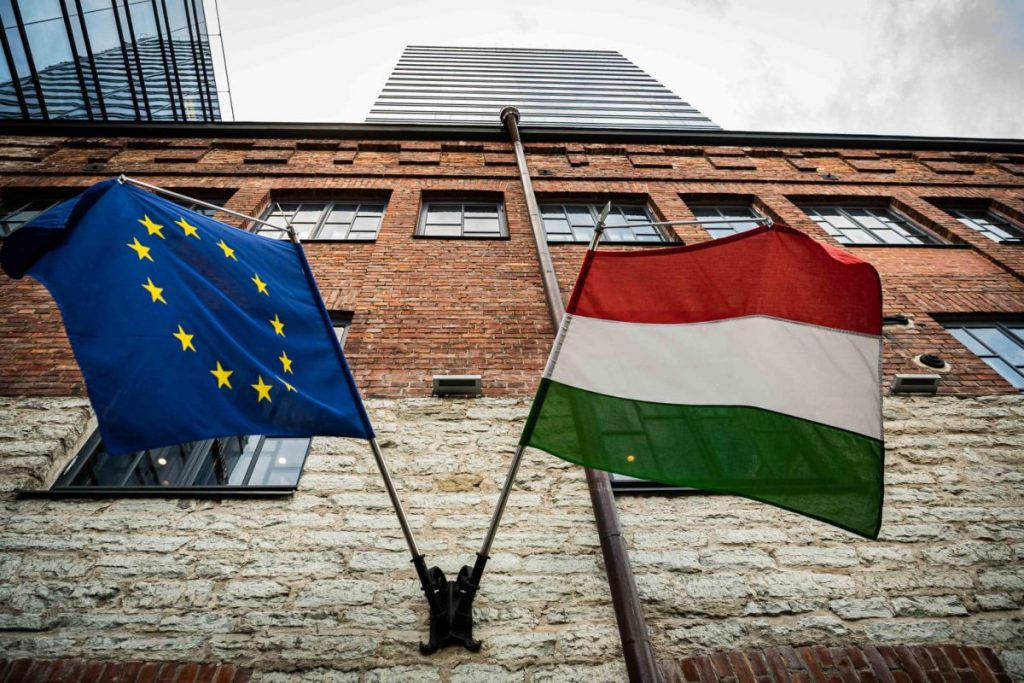 Comisia Europeană avertizează cu privire la posibile informații sensibile transmise Rusiei de către ministrul ungar de externe Într-un context deja tensionat, recentele acuzații ce vizează Ungaria ridică semne de întrebare privind integritatea procesului de decizie în cadrul Uniunii Europene