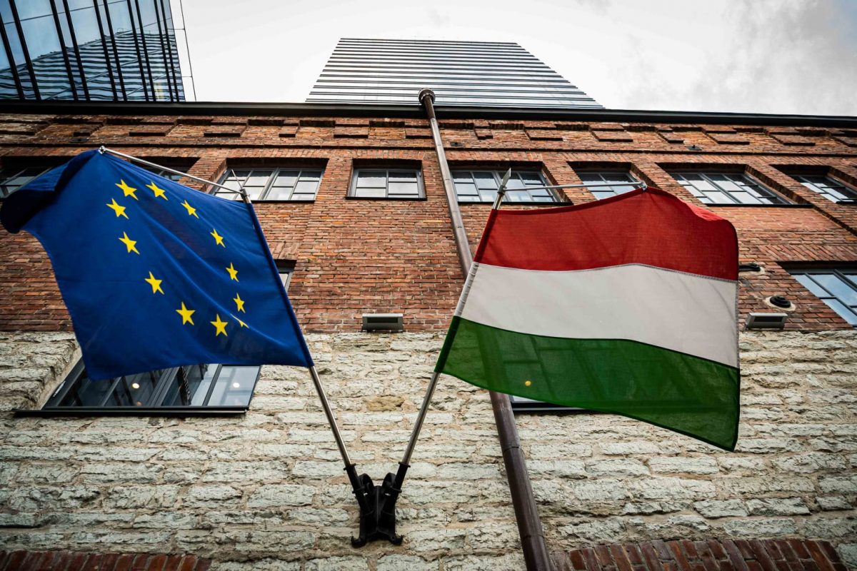 Comisia Europeană avertizează cu privire la posibile informații sensibile transmise Rusiei de către ministrul ungar de externe Într-un context deja tensionat, recentele acuzații ce vizează Ungaria ridică semne de întrebare privind integritatea procesului de decizie în cadrul Uniunii Europene