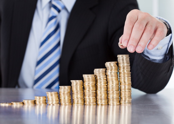 Educația financiară — diferența majoră între a trăi de la salariu la salariu și a avea control asupra propriilor bani Într-o societate în care cheltuielile devin tot mai dinamice și salariile, în multe cazuri, nu țin pasul cu creșterea costurilor, conceptul de educație financiară capătă o relevanță din ce în ce mai mare