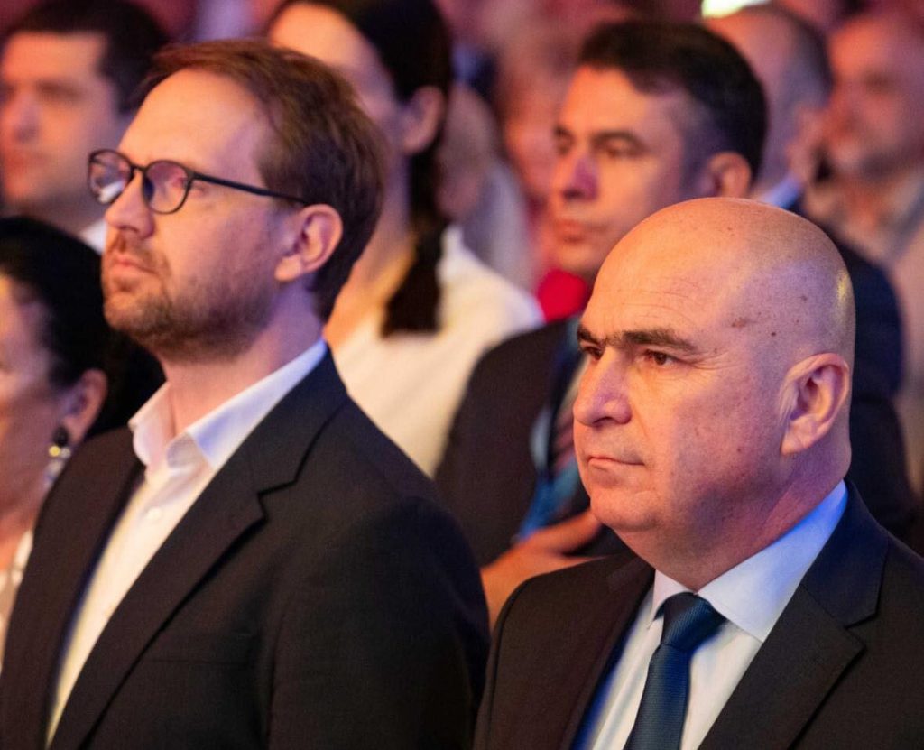 USR își reafirmă poziția în disputa din coaliție: Acuzații la adresa PSD pentru reînceperea luptei pe buget Disputa aprinsă din coaliție a ajuns în punctul culminant, iar USR își exprimă clar opoziția față de modul în care partenerii de guvernare gestionează procesul bugetar