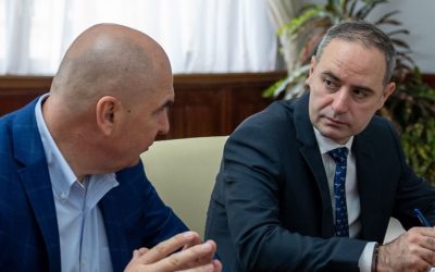 România a început anul 2026 cu un deficit bugetar surprinzător de redus, de doar 0,70% din Produsul Intern Brut, comparativ cu 1,58% în aceeași perioadă a anului trecut, conform ultimelor date publicate de Ministerul Finanțelor