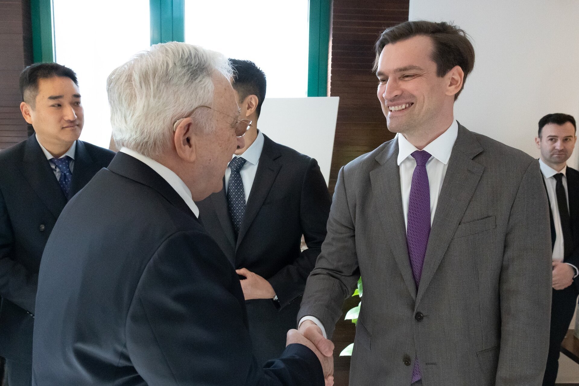 Mugur Isărescu vorbește la Banca Națională